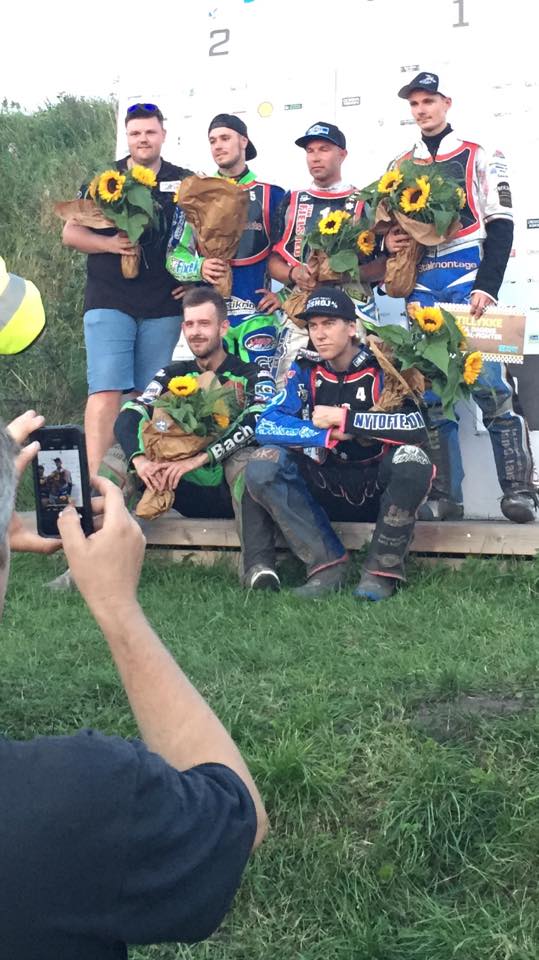 14141691_10209860619527530_6267834760573937205_n